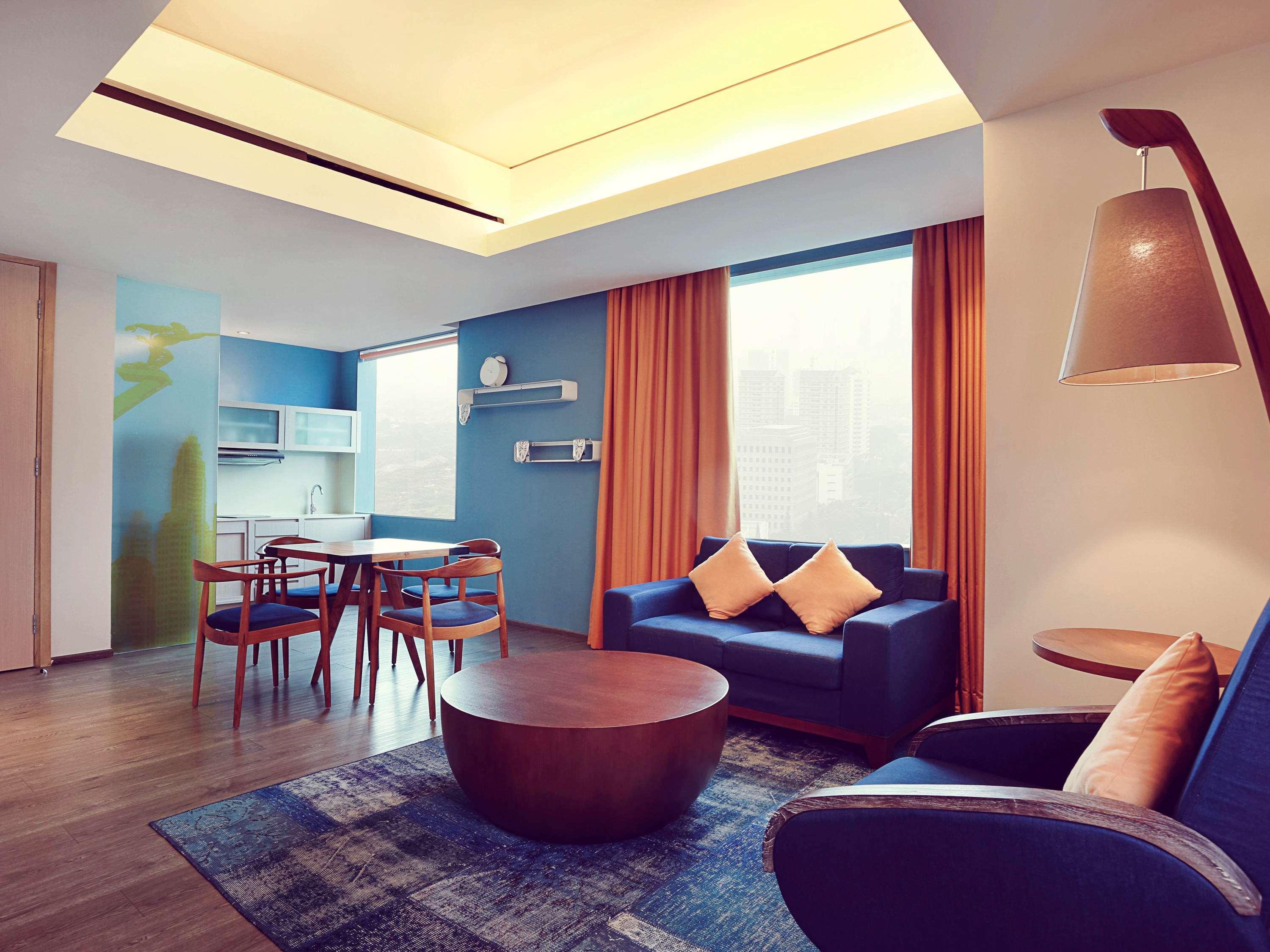 Mercure Jakarta Simatupang Экстерьер фото