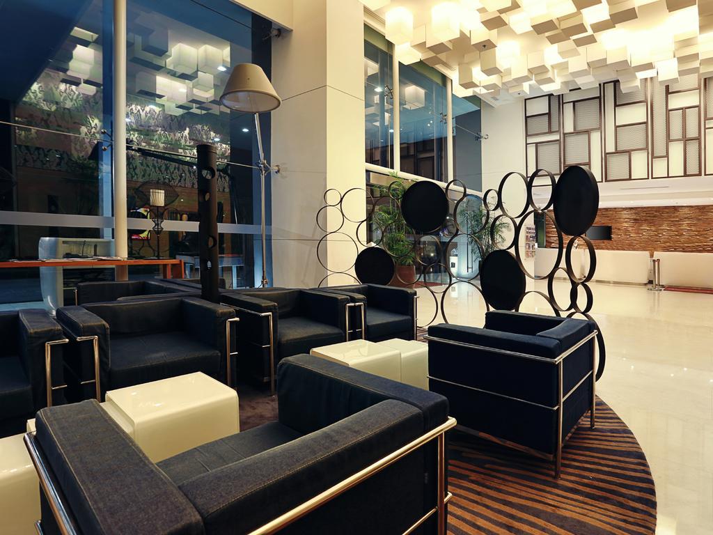 Mercure Jakarta Simatupang Экстерьер фото