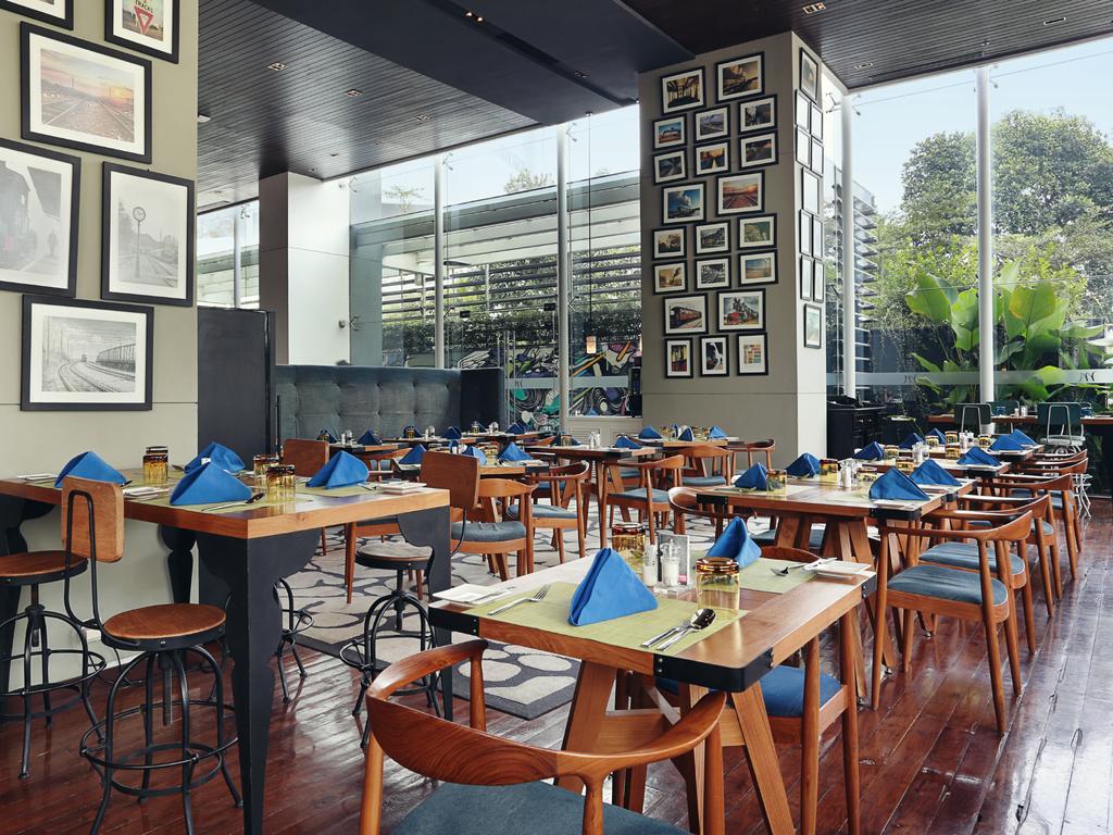 Mercure Jakarta Simatupang Экстерьер фото